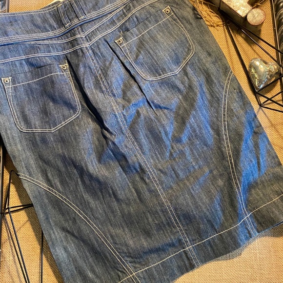 NWT Desert Rose Denim Mini Skirt Size 6 - Picture 2 of 2